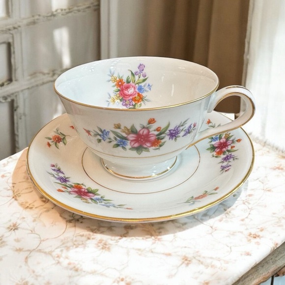 Vintage Mikuni Japan Fine China Dresden Teacup & Saucer Set - Picture 7 of 12